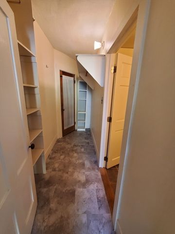 47 Railroad Ave 2R, Beverly, MA 01915