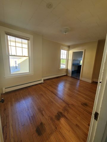 47 Railroad Ave 2R, Beverly, MA 01915