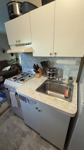 47 Railroad Ave 2R, Beverly, MA 01915