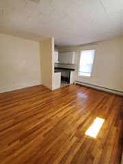 47 Railroad Ave 2R, Beverly, MA 01915