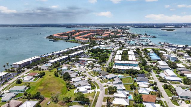 1176 Bayshore Drive 205, Fort Pierce, FL 34949