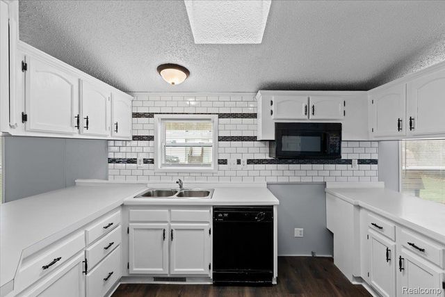 28289 Spruce st., Flat Rock, MI 48134