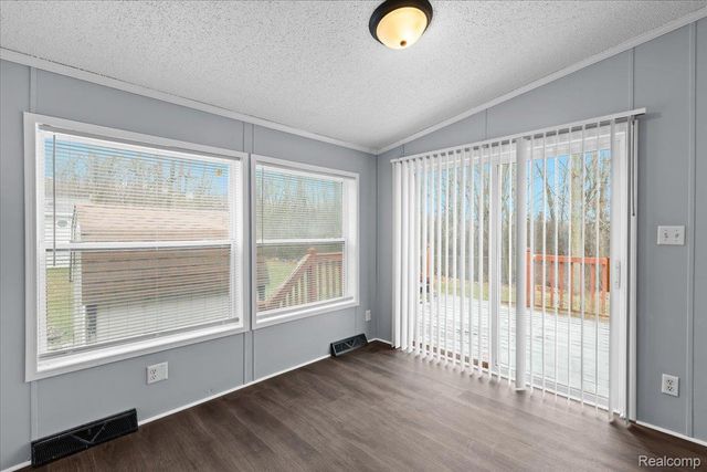 28289 Spruce st., Flat Rock, MI 48134