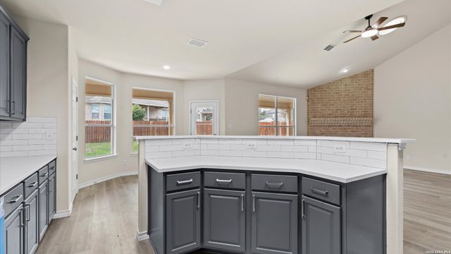 6111 Palmetto Way, San Antonio, TX 78253