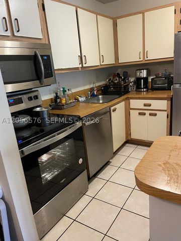 15650 SW 80th St F-207, Miami, FL 33193