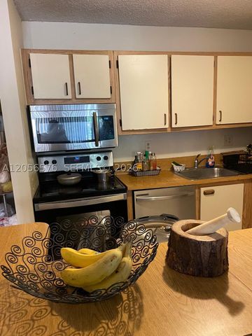 15650 SW 80th St F-207, Miami, FL 33193