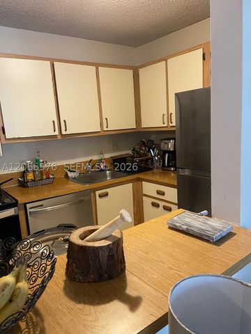 15650 SW 80th St F-207, Miami, FL 33193