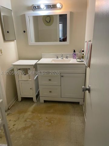 15650 SW 80th St F-207, Miami, FL 33193