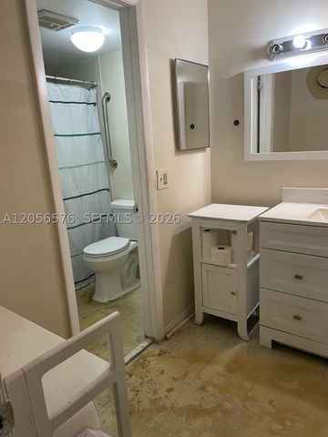 15650 SW 80th St F-207, Miami, FL 33193