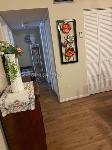 15650 SW 80th St F-207, Miami, FL 33193