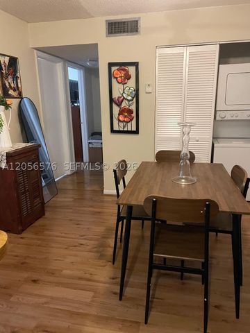 15650 SW 80th St F-207, Miami, FL 33193