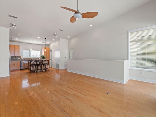 1702 S Lamar BLVD 9, Austin, TX 78704