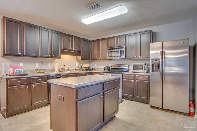 172 Creekview Dr, Pensacola, FL 32503