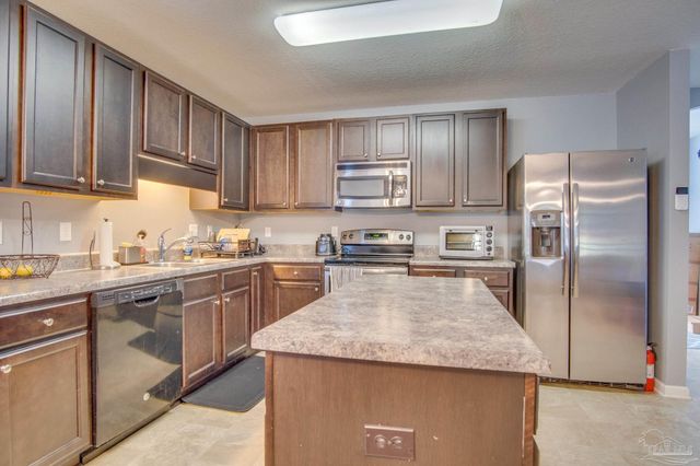 172 Creekview Dr, Pensacola, FL 32503