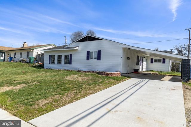 6 BLACK WALNUT RD, Levittown, PA 19057