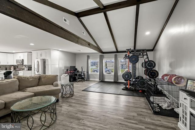 6 BLACK WALNUT RD, Levittown, PA 19057