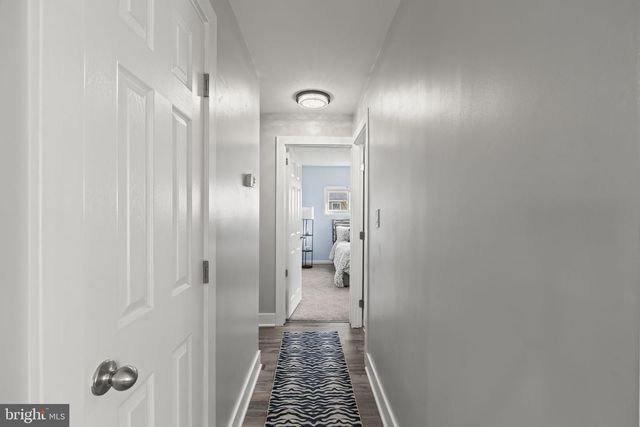 6 BLACK WALNUT RD, Levittown, PA 19057