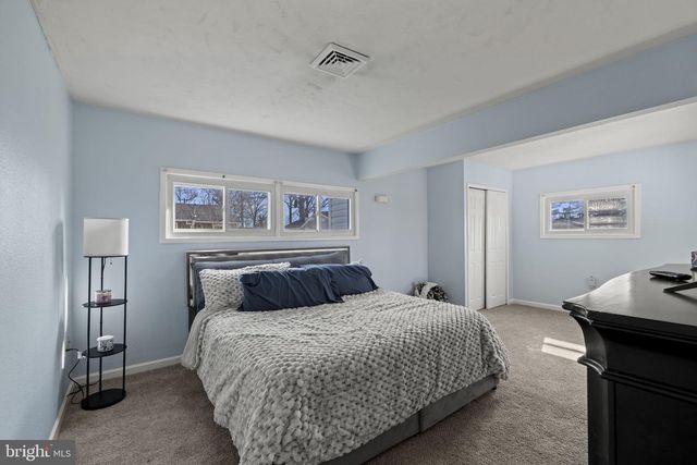 6 BLACK WALNUT RD, Levittown, PA 19057