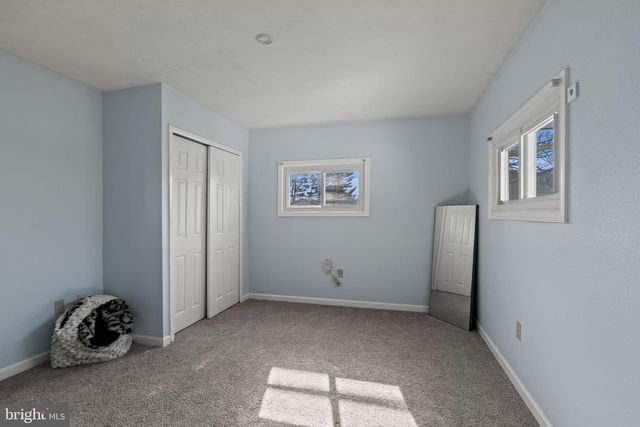 6 BLACK WALNUT RD, Levittown, PA 19057