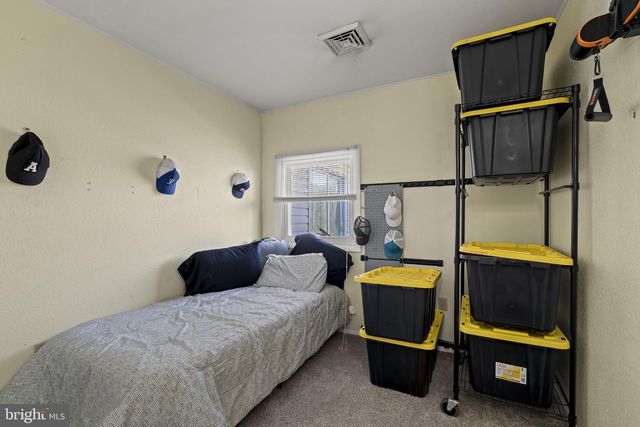 6 BLACK WALNUT RD, Levittown, PA 19057