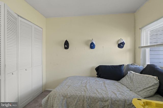 6 BLACK WALNUT RD, Levittown, PA 19057