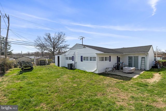 6 BLACK WALNUT RD, Levittown, PA 19057