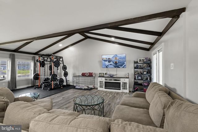 6 BLACK WALNUT RD, Levittown, PA 19057