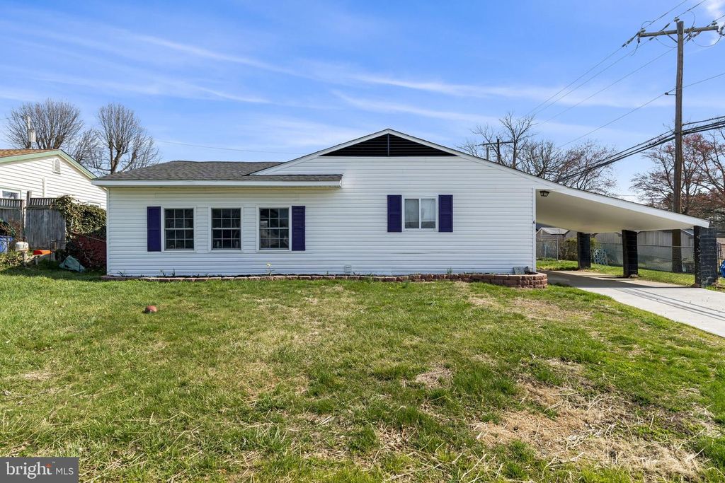 6 BLACK WALNUT RD, Levittown, PA 19057