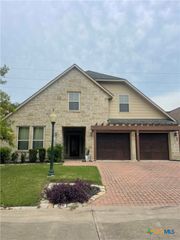 34 Cotswold Lane, Victoria, TX 77904
