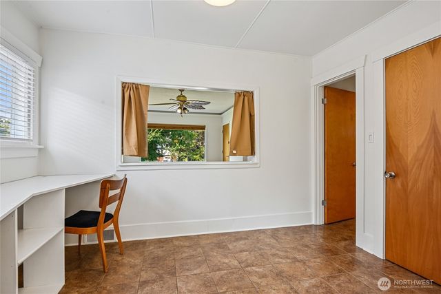 5017 SW Grayson Street, Seattle, WA 98116
