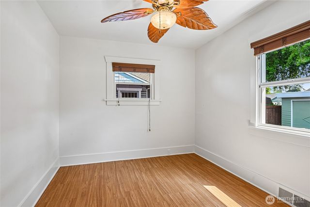 5017 SW Grayson Street, Seattle, WA 98116