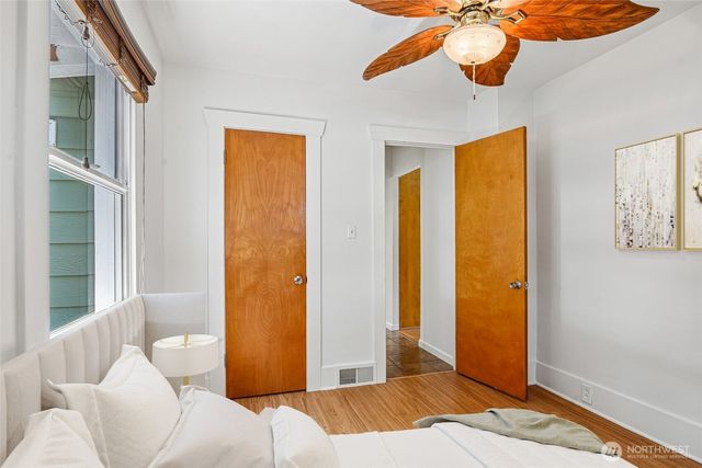 5017 SW Grayson Street, Seattle, WA 98116