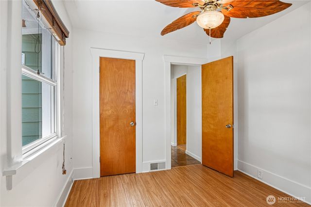 5017 SW Grayson Street, Seattle, WA 98116
