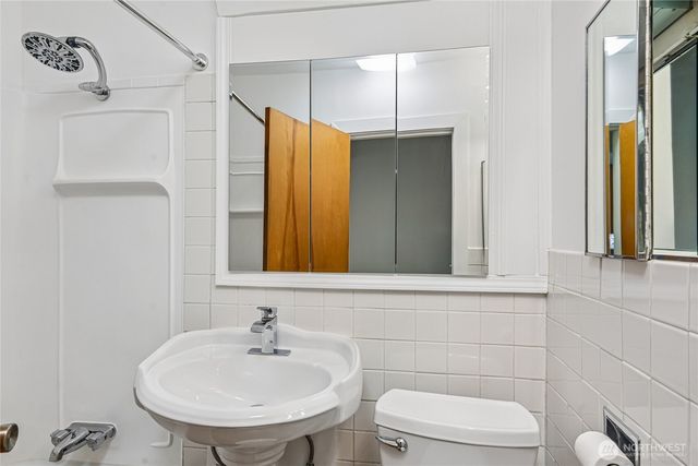 5017 SW Grayson Street, Seattle, WA 98116