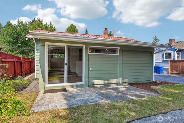 5017 SW Grayson Street, Seattle, WA 98116