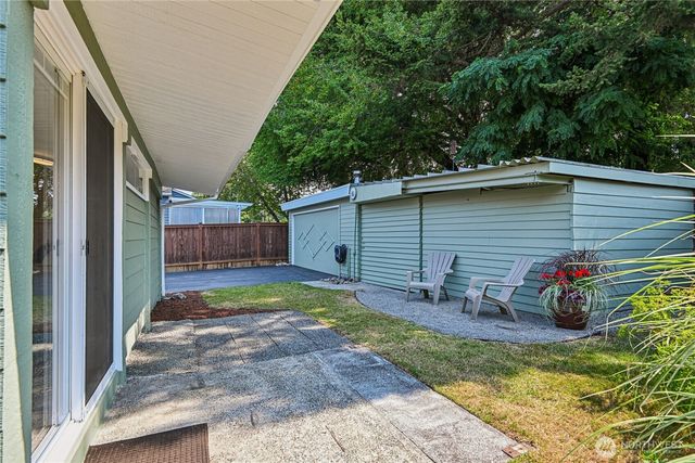 5017 SW Grayson Street, Seattle, WA 98116