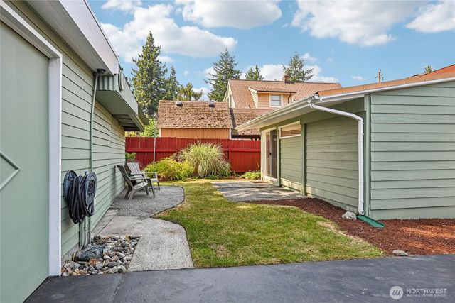 5017 SW Grayson Street, Seattle, WA 98116