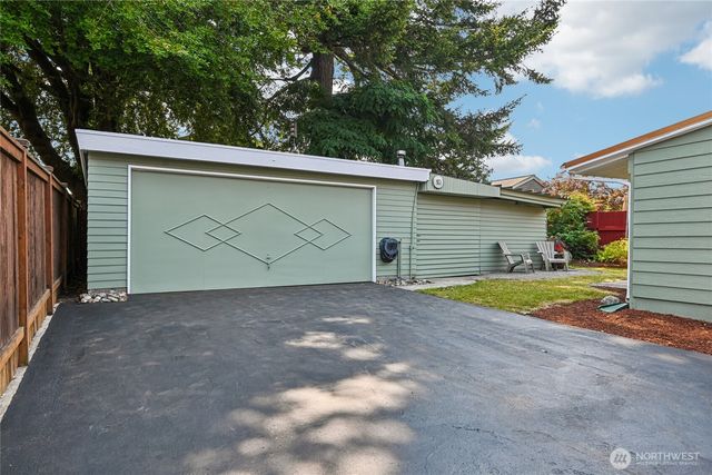 5017 SW Grayson Street, Seattle, WA 98116