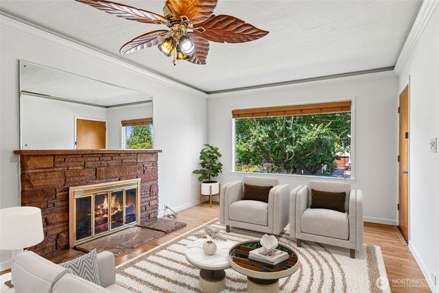 5017 SW Grayson Street, Seattle, WA 98116