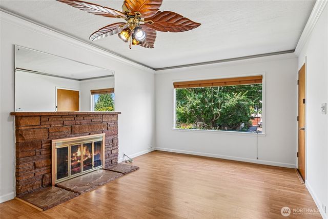 5017 SW Grayson Street, Seattle, WA 98116