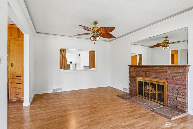 5017 SW Grayson Street, Seattle, WA 98116