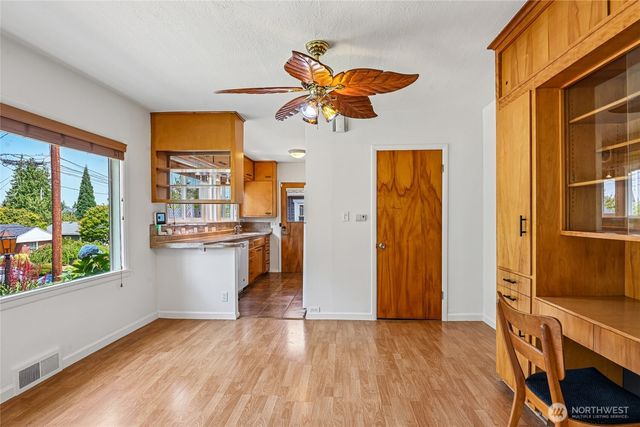 5017 SW Grayson Street, Seattle, WA 98116
