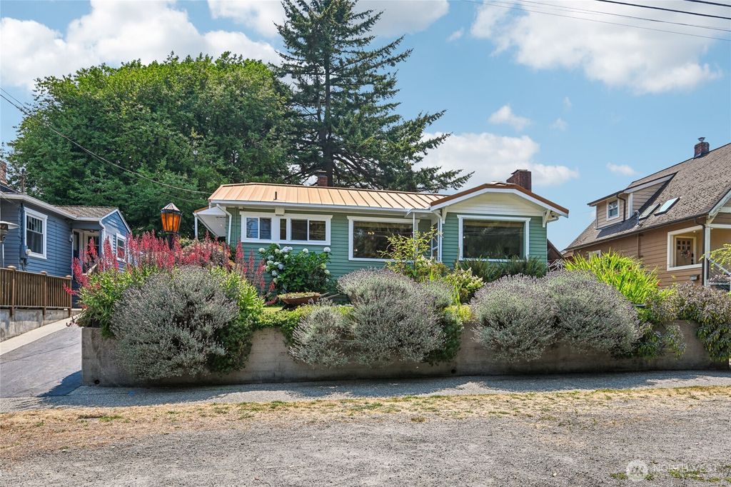 5017 SW Grayson Street, Seattle, WA 98116