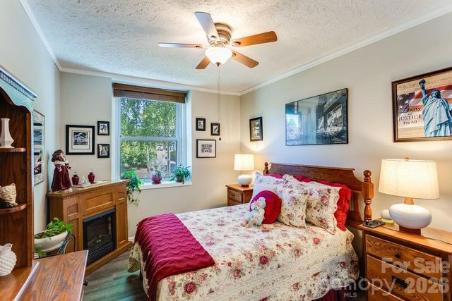 622 S Haywood Street 102, Waynesville, NC 28786