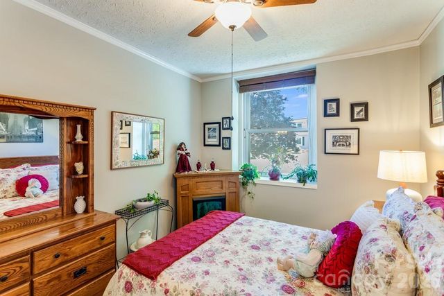 622 S Haywood Street 102, Waynesville, NC 28786