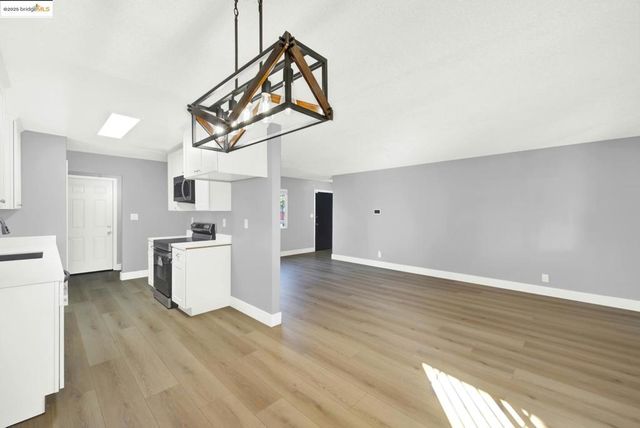 1232 73Rd Ave, Oakland, CA 94621