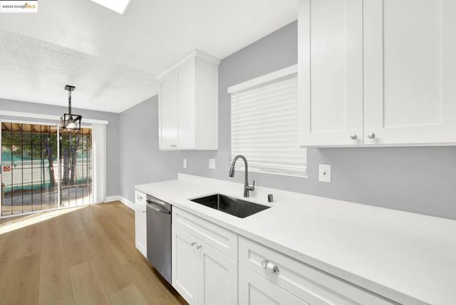 1232 73Rd Ave, Oakland, CA 94621