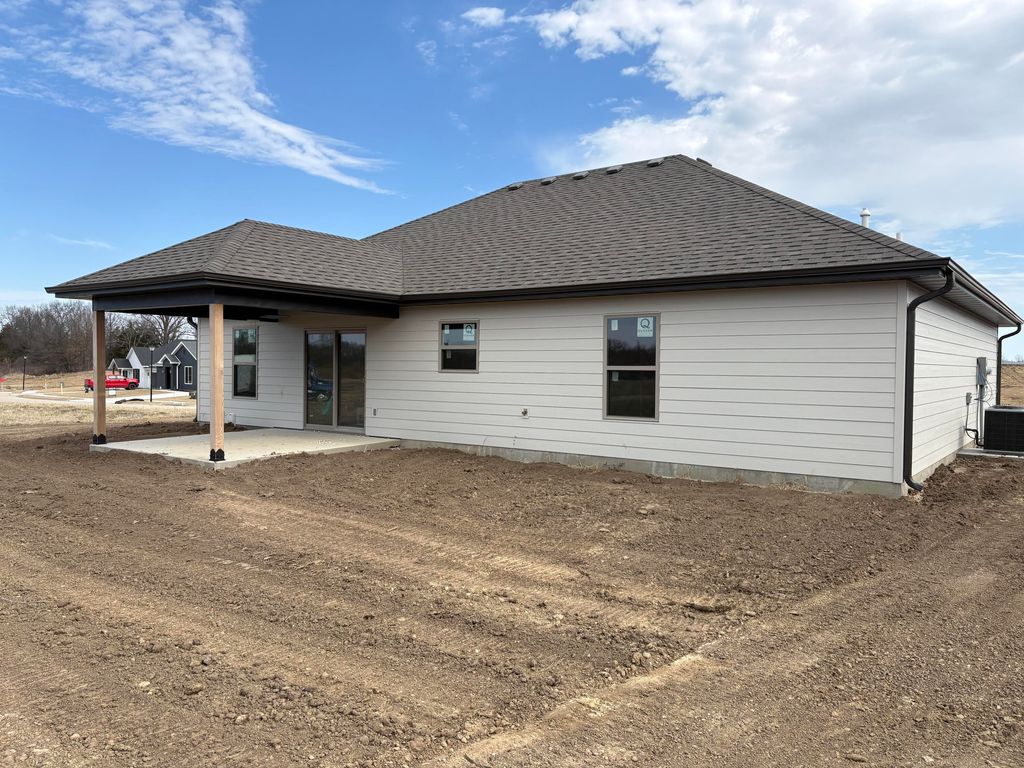 2435 N TRAVELERS DR, Columbia, MO 65202