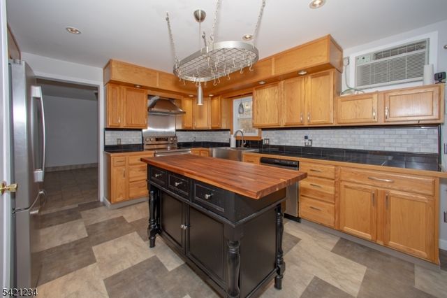 105 Valley Road, Wantage Twp., NJ 07461