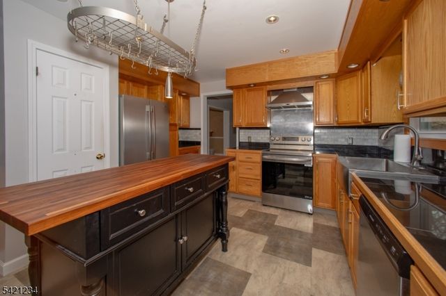 105 Valley Road, Wantage Twp., NJ 07461